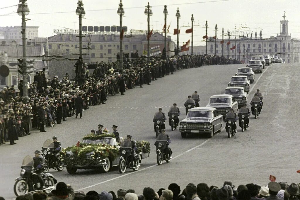 Риа новости реклама. Москва 1965. 1965 Год СССР. Кортеж Никсона в Москве. СССР Москва 1965.