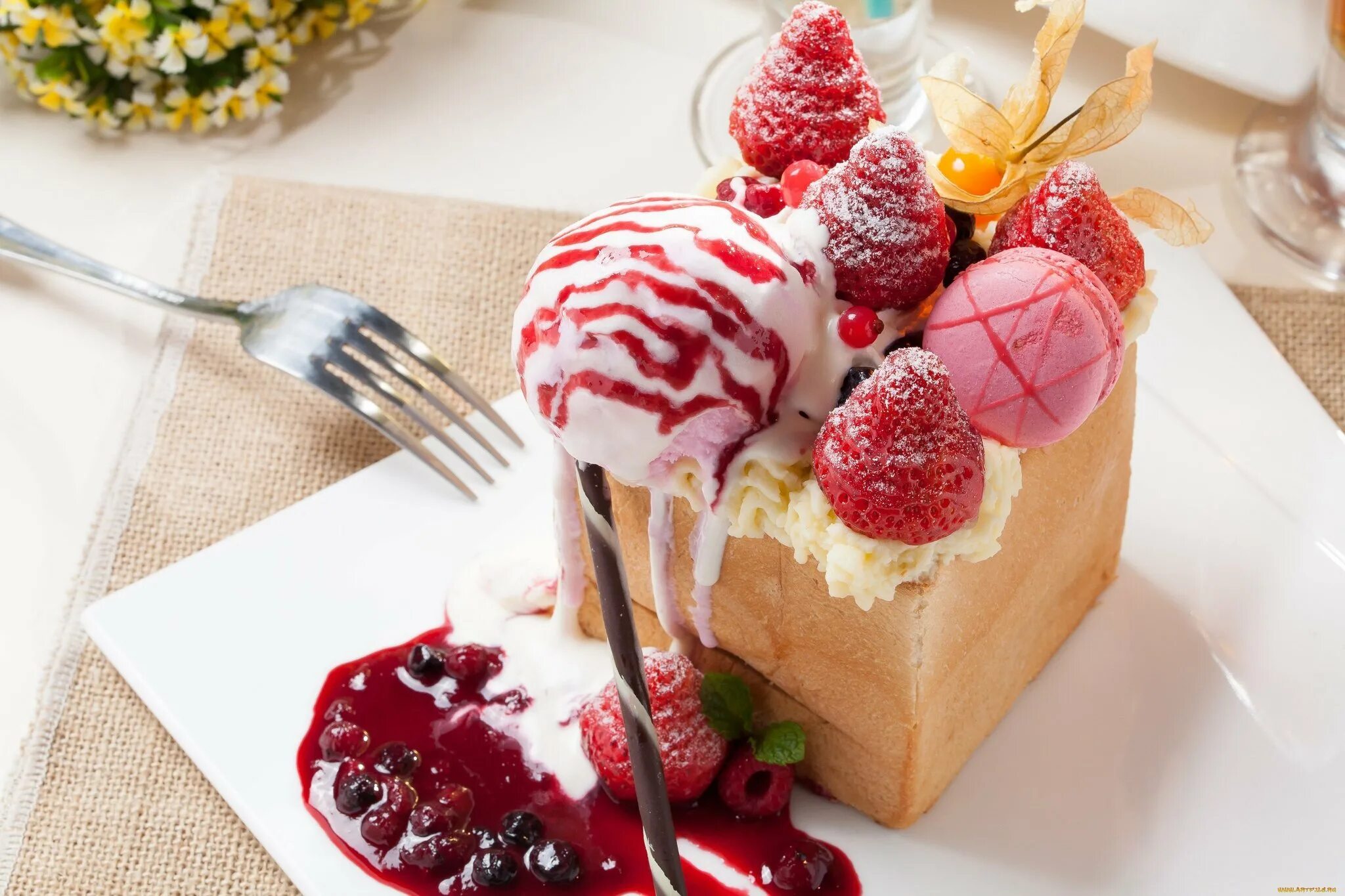 красивое мороженое. мороженое джелато клубника. морожена сладость. мороженое айс крим. вкусняшки сладости.