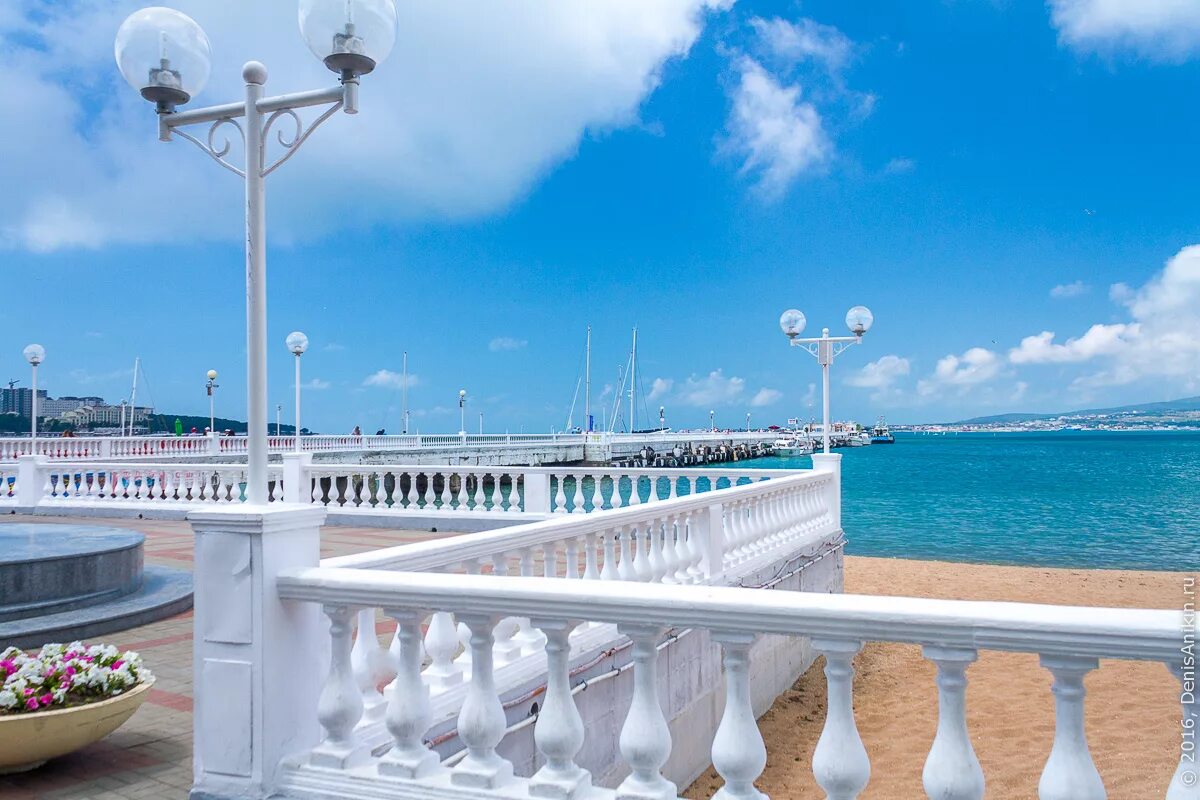 кабардинка набережная. геленджик набережная. фон море набережная. морской пейзаж набережная. геленджик море набережная.