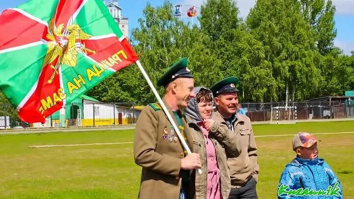 На зеленые погоны упадут. Зеленые погоны. На зелёные погоны упадут твои ладони. На зелёные погоны упадут. 9 Мая зеленые погоны.