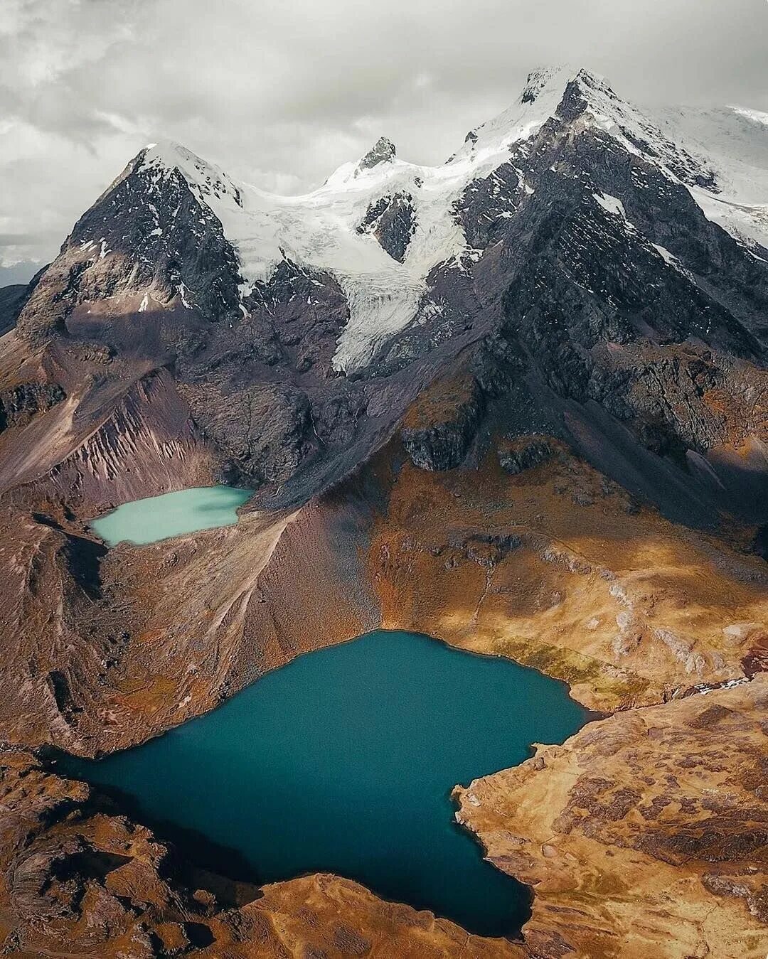 Округлая гора. Горы фото. Горы Перу. Гора круглая. Круглые горы на земле.