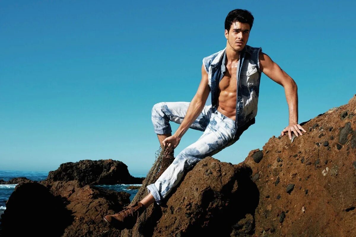 Crew model. Guess образы. обои guess фото. guess jeans модели 9. guess jeans men models.