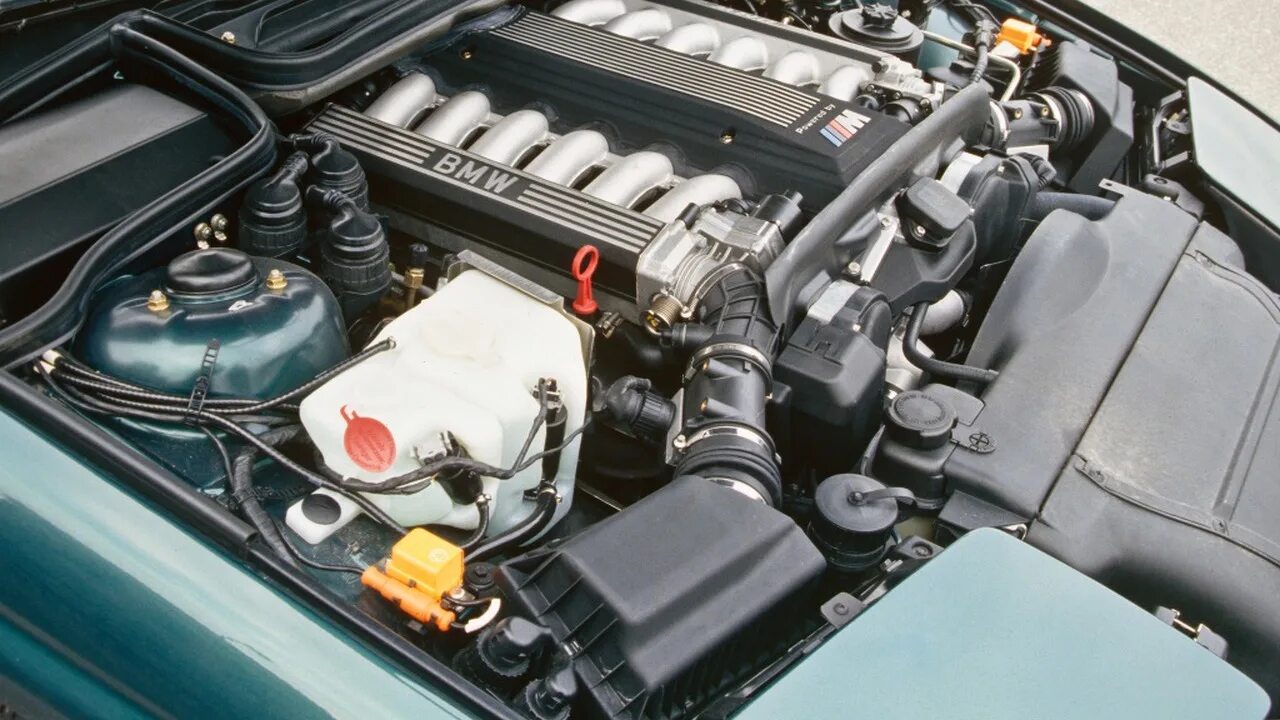 Двигатель какой там стоит. Bmw 850 csi мотор. bmw e31 двигатель. мотор бмв 850. bmw 850 csi двигатель.