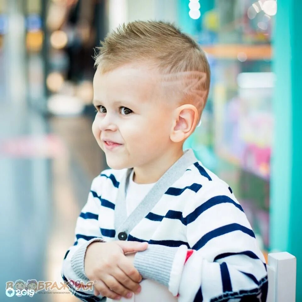 первая стрижка ребенка. прическа для годовалого мальчика. стрижки для мальчиков 1 годик. стрижка для мальчика 1 год. стрижки для маленьких мальчиков.