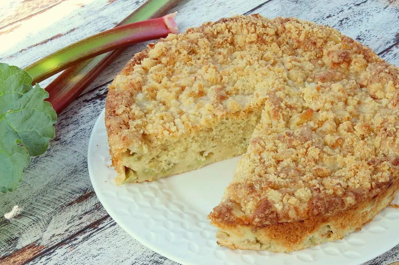 Рецепт пирога с ревенем. Пирог с ревенем. пирог с ревенем вкусный. пирог из ревеня. пирок из ревеня.