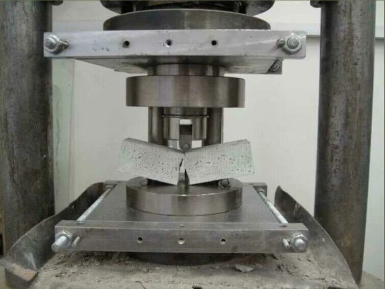 испытанной прочностью. испытанной прочностью. прочность металла механической характеристикой. испытание на сжатие стального образца. испытанной прочностью.