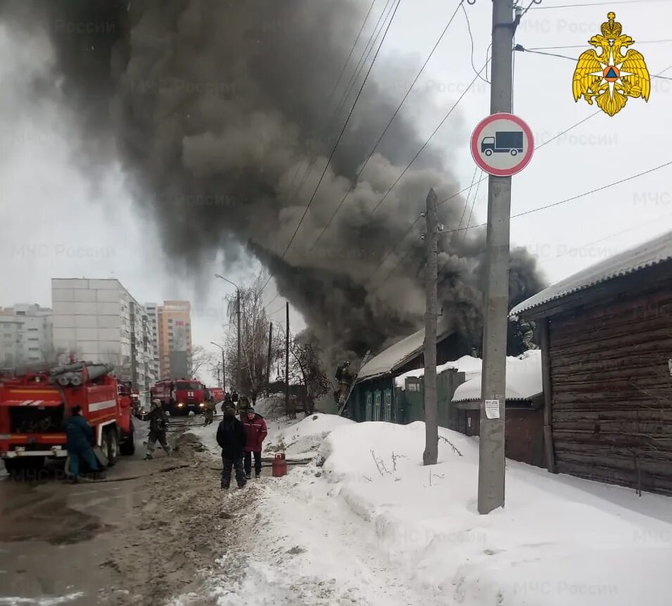 Пожар в Барнауле на улице Фомина. Пожар в Барнауле сейчас. Пожар в Барнауле 7 декабря 2022. Пожар в Барнауле 12.12.2022.