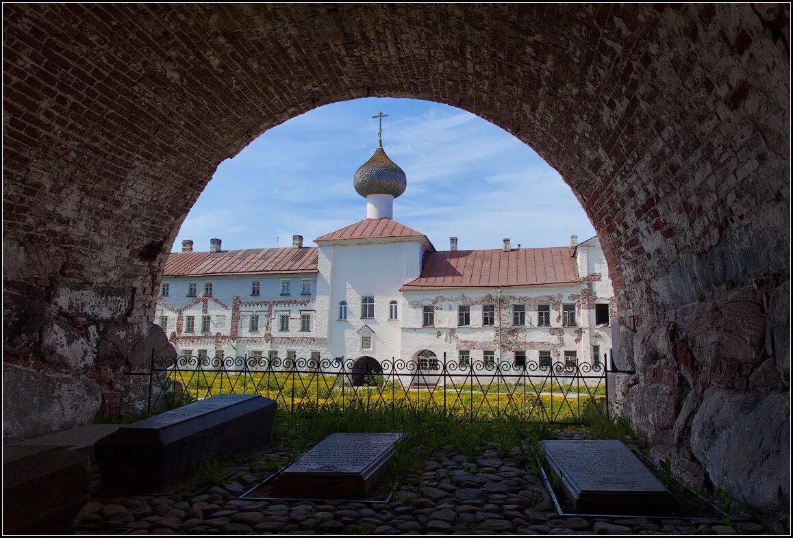 Святыни соловецкого. Спасо-Преображенский монастырь Соловки. Преображенский монастырь на Соловецких островах. Спасо-Преображенский Соловецкий ставропигиальный мужской монастырь. Спасо Преображенский монастырь св Соловках.