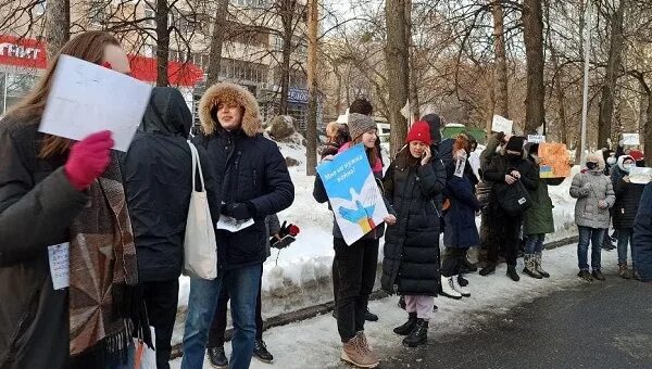 протесты в россии автозак. магнит 2019 магазин. полиция украины. митинг 26 февраля 2022 новосибирск. протесты в москве.