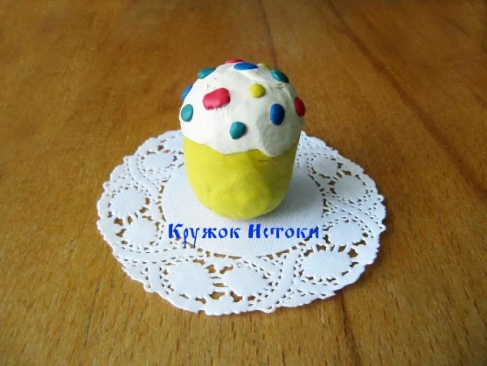 Лепить куличи