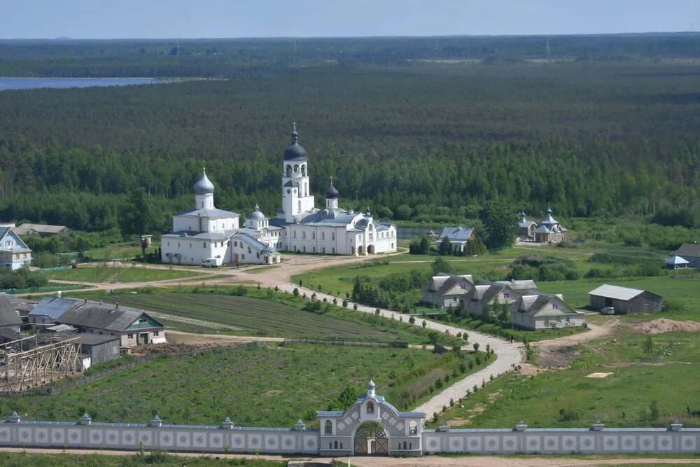 Иоанно-Богословский Крыпецкий монастырь. Крыпецкий монастырь Псков. Иоанно-Богословский Савво-Крыпецкий мужской монастырь.