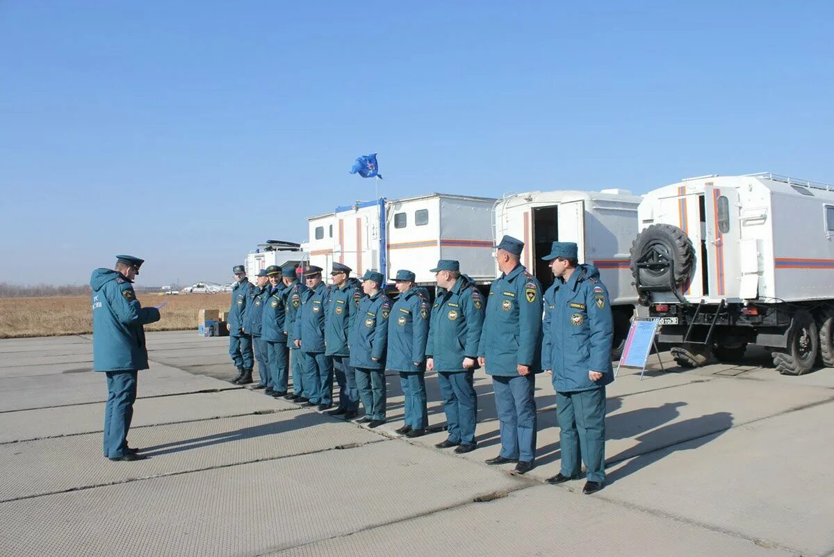 Студент дальгау покончил. Мчс рф спасатель. Приколы образование спасатель. Оперативная группа главного управления мчс россии. Поисково-спасательная служба мчс россии.