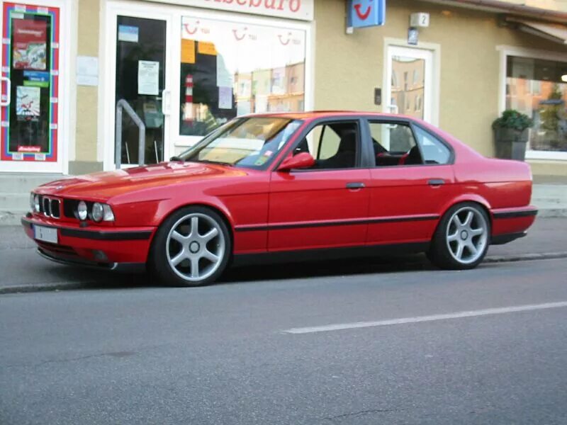 Е34 красная. BMW e34красная. БМВ е34 красная. BMW e34 Red tol. BMW m5 e34 Red.