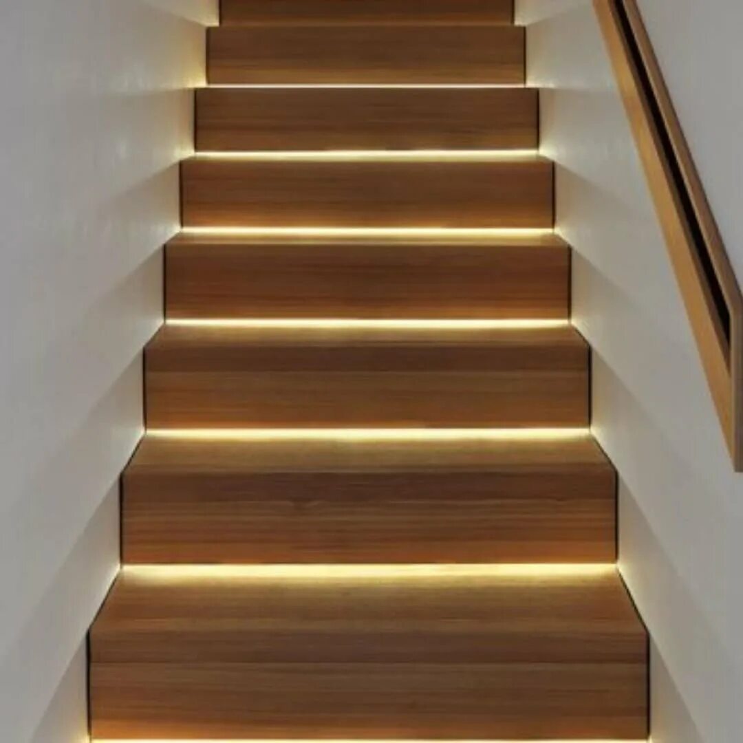 Stairslight автоматическая подсветка лестниц. Led подсветка ступеней лестницы светодиодная лента. Подсветка лестницы на ступенях. Подсветка деревянных ступеней. Подсветка для лестницы с датчиком