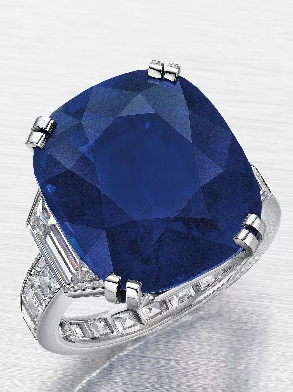 Сапфир т. Камень кашмирский сапфир. пакистанский сапфир. сафир камень. sapphire сапфир.