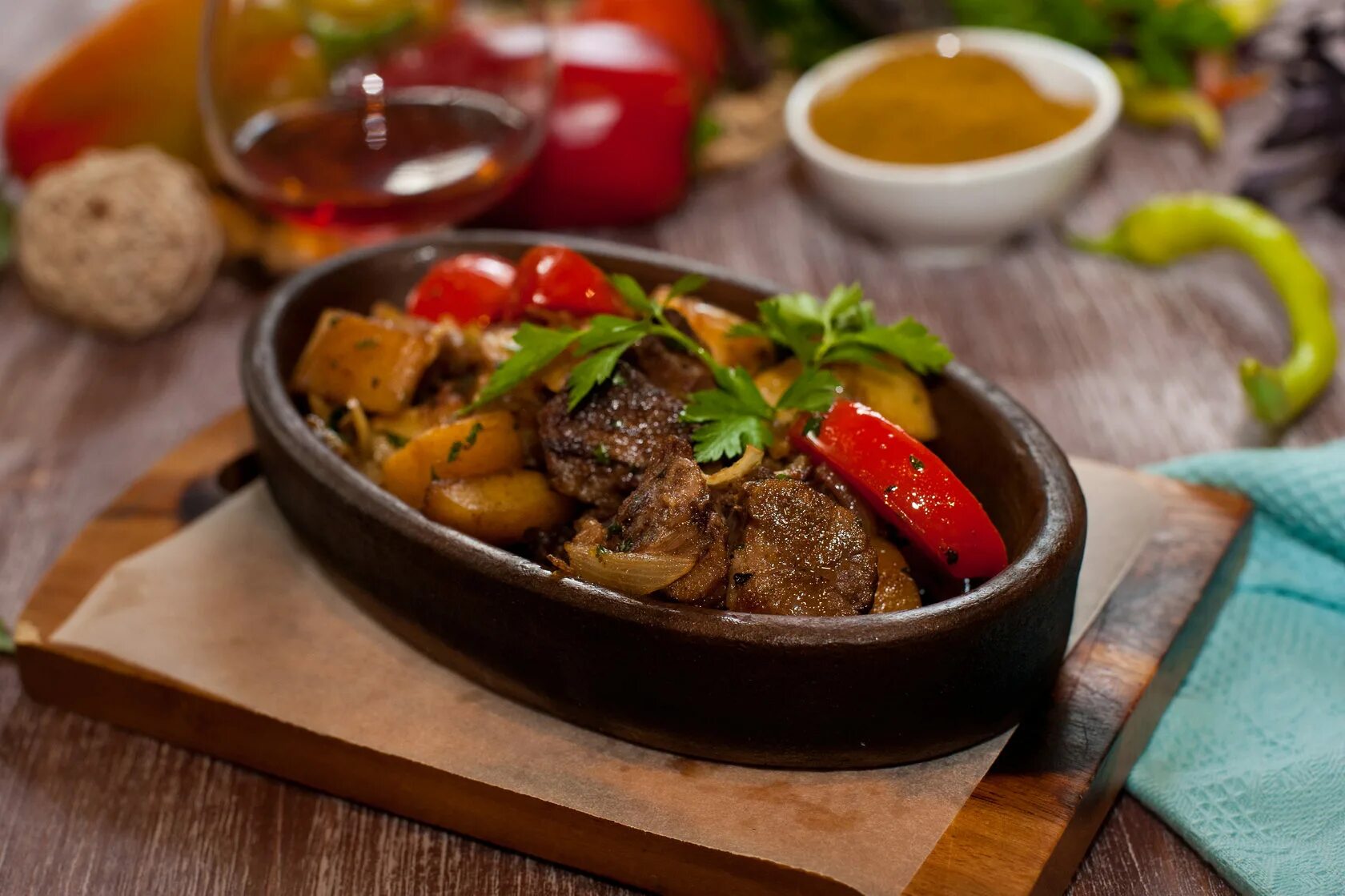 аджика грузинская оджахури. грузинская кухня оджахури. оджахури классический рецепт по грузински. оджахури кинза. оджахури с грибами по-грузински.