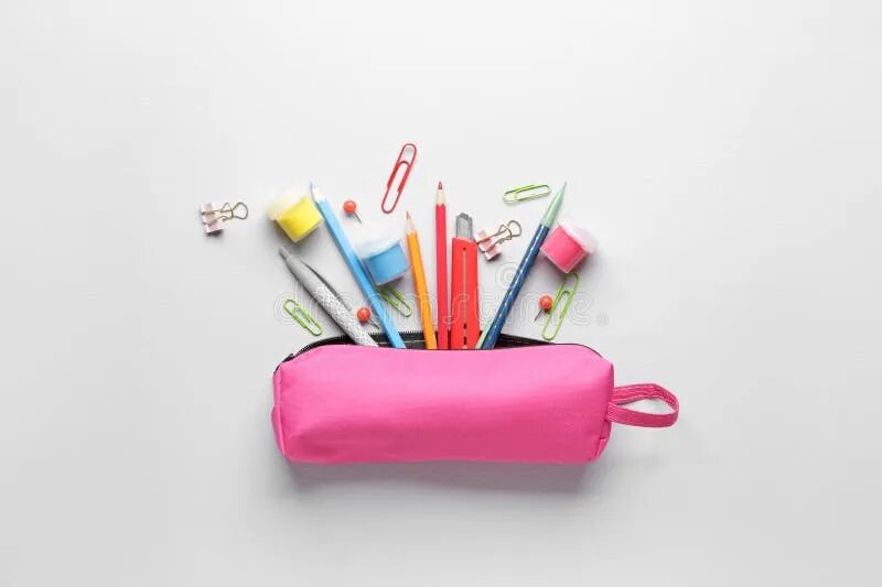 A pencil case in the desk. Пенал рисунок на белом фоне. pencil case на прозрачном фоне. рисунок пенал прикольный. pencil case picture for kids.