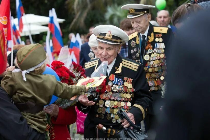 Ветераны на параде Победы. Празднование 9 мая. Празднование дня Победы. День Победы парад ветераны.