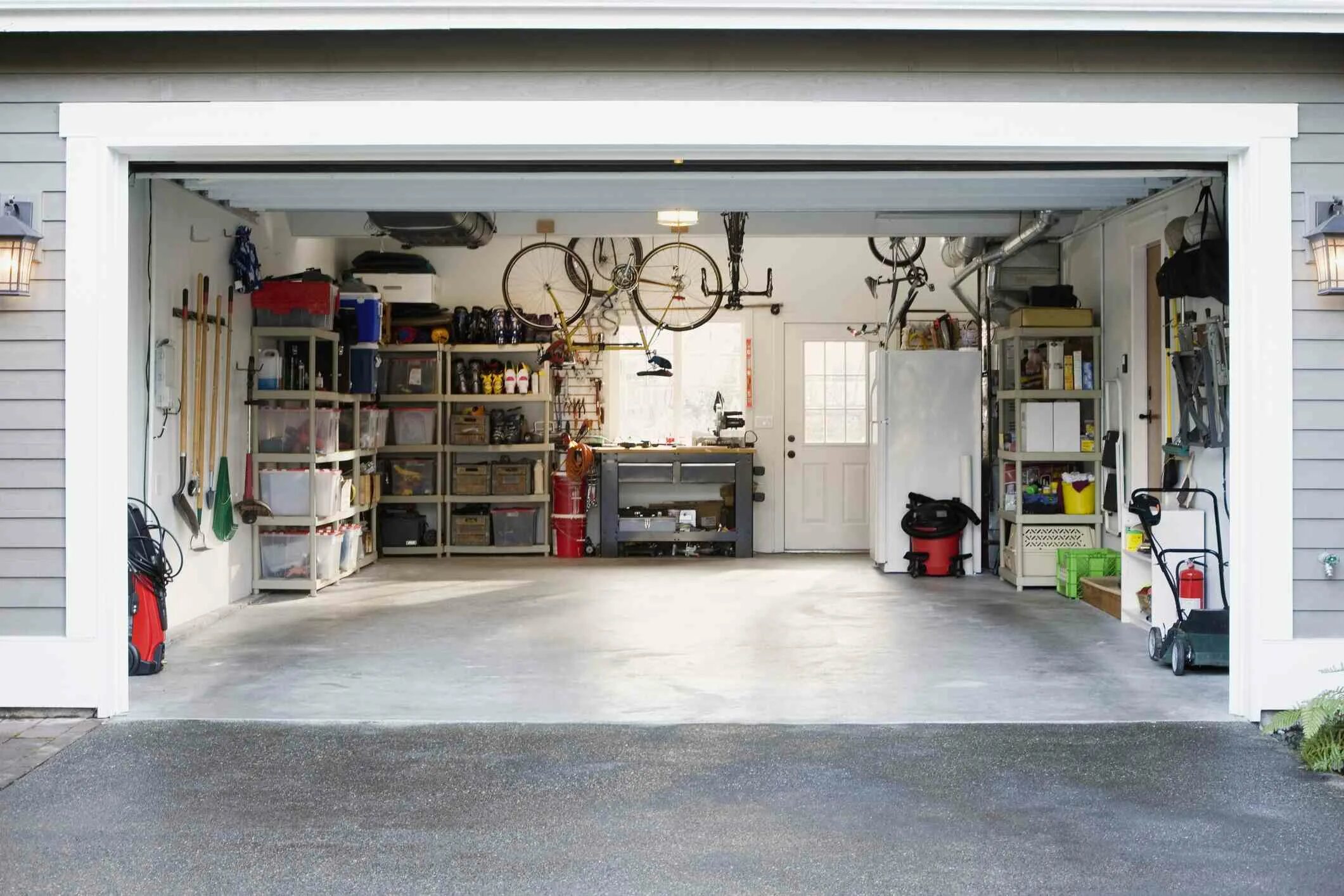 Better concrete. Гараж внутри. Интерьер гаража. Дизайнерская отделка гаража. Красивый гараж.