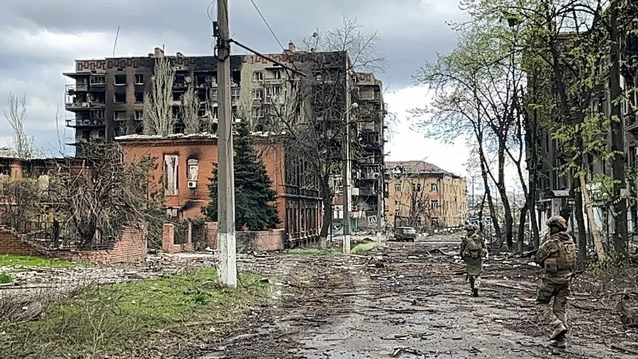 Бахмут ютубе. Бои за артемовск 2025. бахмут до войны. бахмут город до войны. разрушенные города украины.