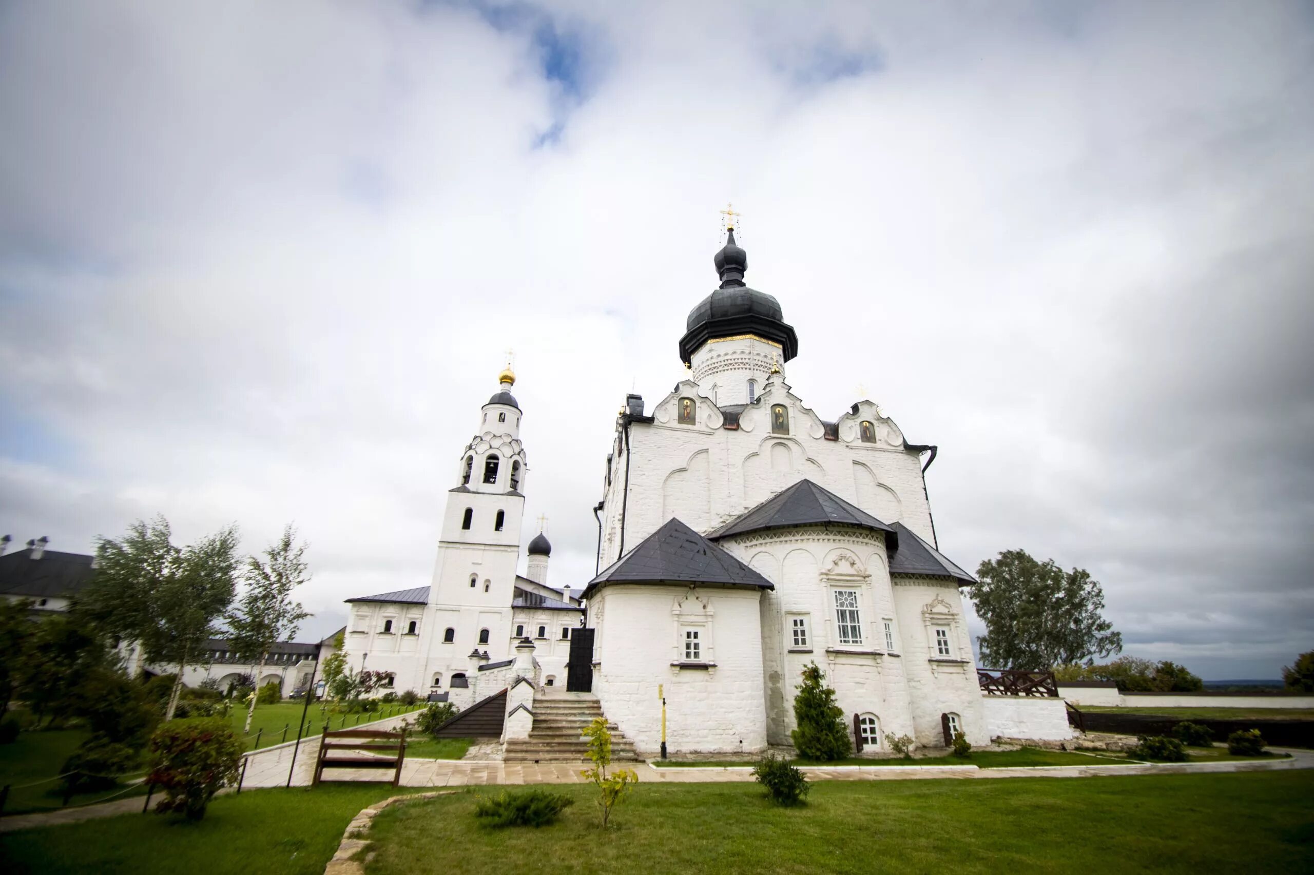 Богородице-Успенский Свияжский монастырь. Успенский монастырь Свияжск. Успенского Свияжского монастыря. Монастырь успенской богородицы