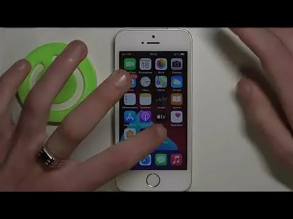 Селфи на айфоне в зеркальном отражении. Зеркальное видео айфон. Как отзеркалить фото на айфоне. Как развернуть фото в телефоне. Зеркальная камера айфон.