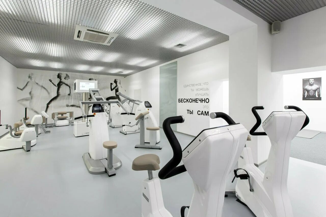 Фитнес центр гора самара. Самара московское шоссе 4б xfit. Тренажерный зал империя самара. Физкультура самара врубеля. Матрешка плаза фитнес бассейн.