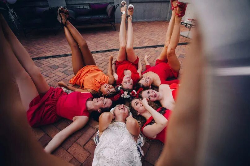 Танец девичник. Девичник танцы. Тематика девичника на природе. Тематика дня рождения для девушки. Вечеринка с подругами.