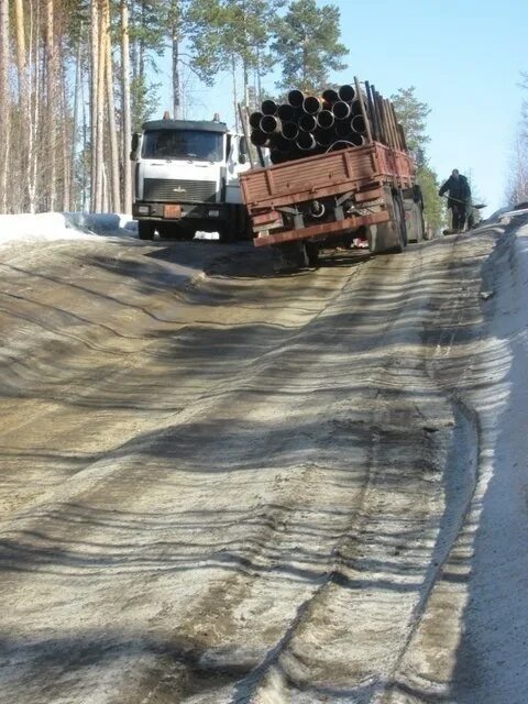 зимники пикет. зимники пикет. пикет таежный. автозимник усть-кут мирный с пикетами. л200 голубой на зимнике.