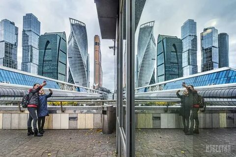 Напротив москва сити