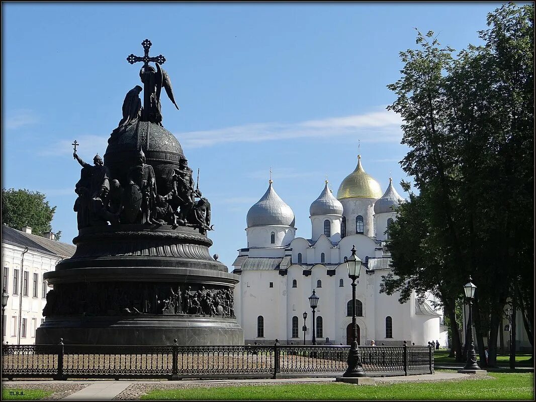 Первый созданный в россии памятник. Новгород памятник 1000 летия Руси. Памятник 1000 летию крещения Руси. Новгородский Детинец Великий Новгород памятник тысячелетию Руси. Памятник в Великом Новгороде 1000 крещения Руси.