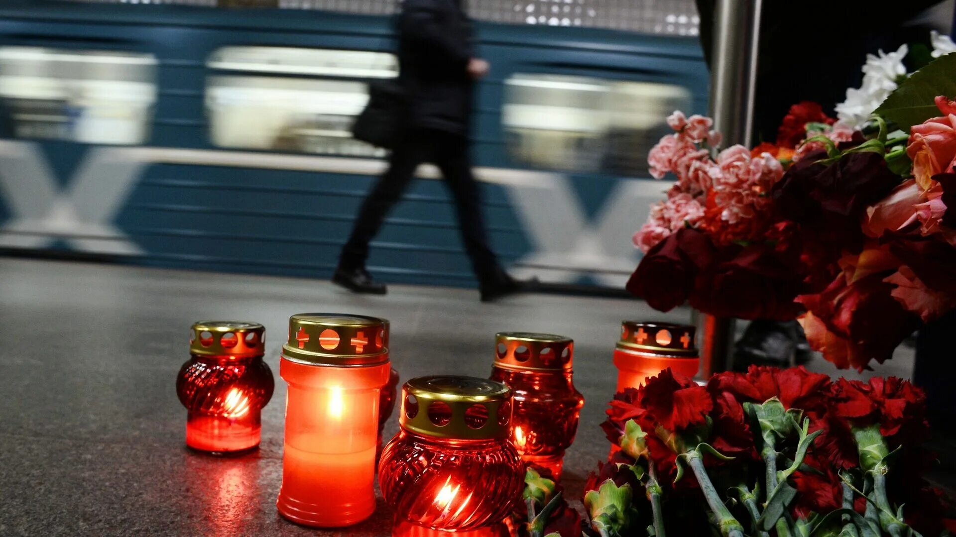 Теракт на лубянке и парк культуры. Лето 2010 года аномальная жара в москве. 3 июня 2010 года. Теракт в московском метро 2010 парк культуры. 3 июня 2010 года.