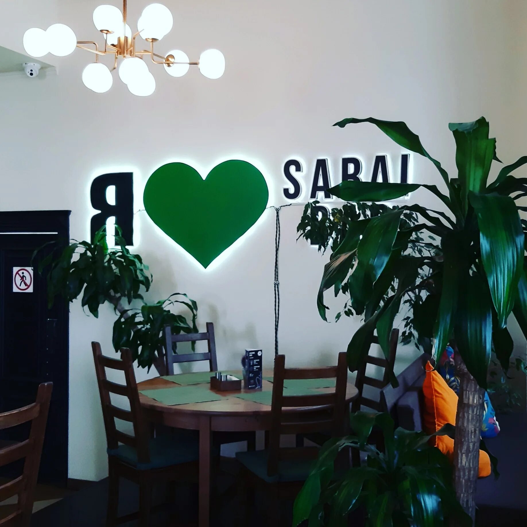 Sabai Cafe & Bar, +1 541-654-5424, 27 Oakway Center, Юджин, OR 97401, USA