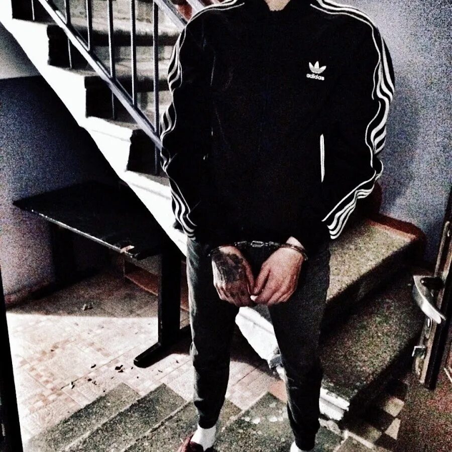 Хулиган 18. Крутой парень в кепке. Топовые пацаны. Хулиган 18. Хулиган 18.