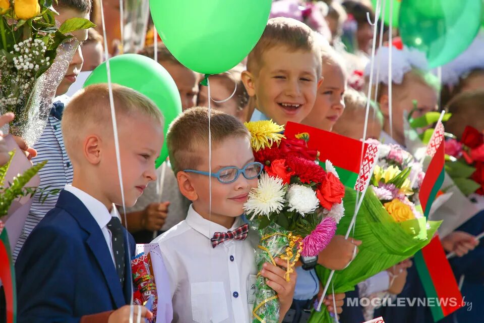 Школа Казимировка Могилев. Могилев 46 школа. Торжественная линейка открытия школы. 1 Сентября в частной школе.