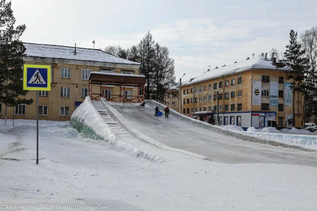Площадь города мыски. Поселок грэс мыски кемеровская область. Дк грэс мыски. Мыски кемеровская область. Знаменитые улицы город мыски кемеровская область.