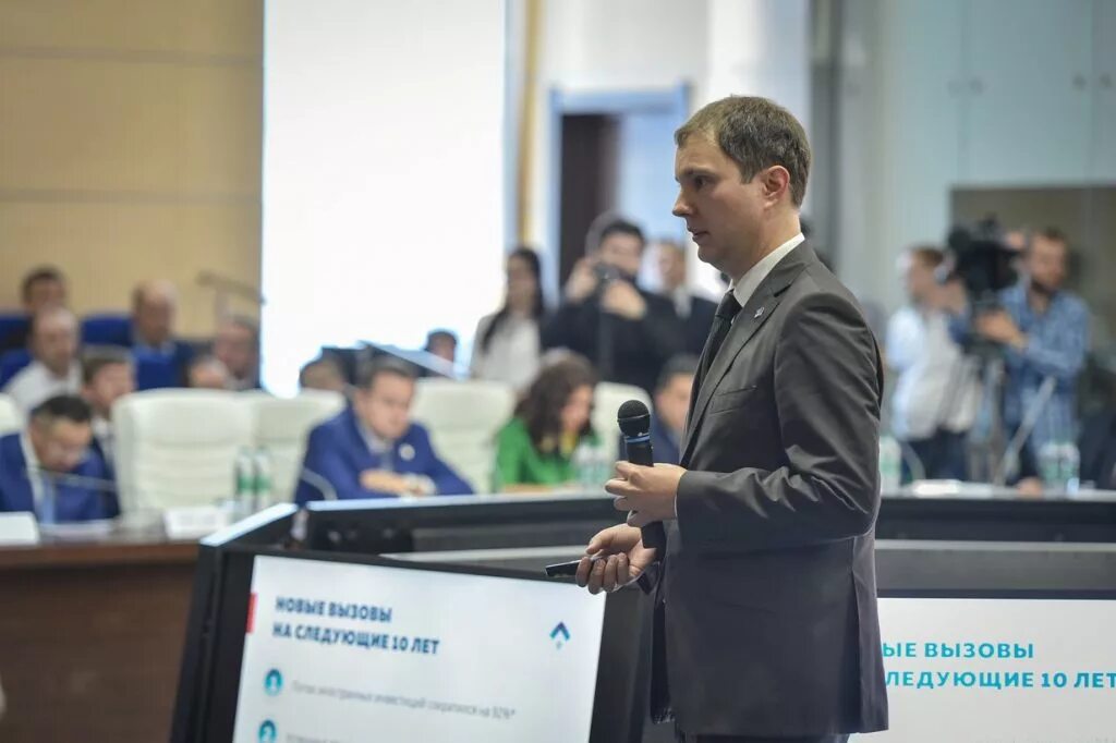 Тимур шагивалеев оэз алабуга. Црмз генеральный директор. Директор оэз алабуга тимур шагивалеев. Шагивалеев тимур наилевич. Тимур шагивалеев оэз алабуга.