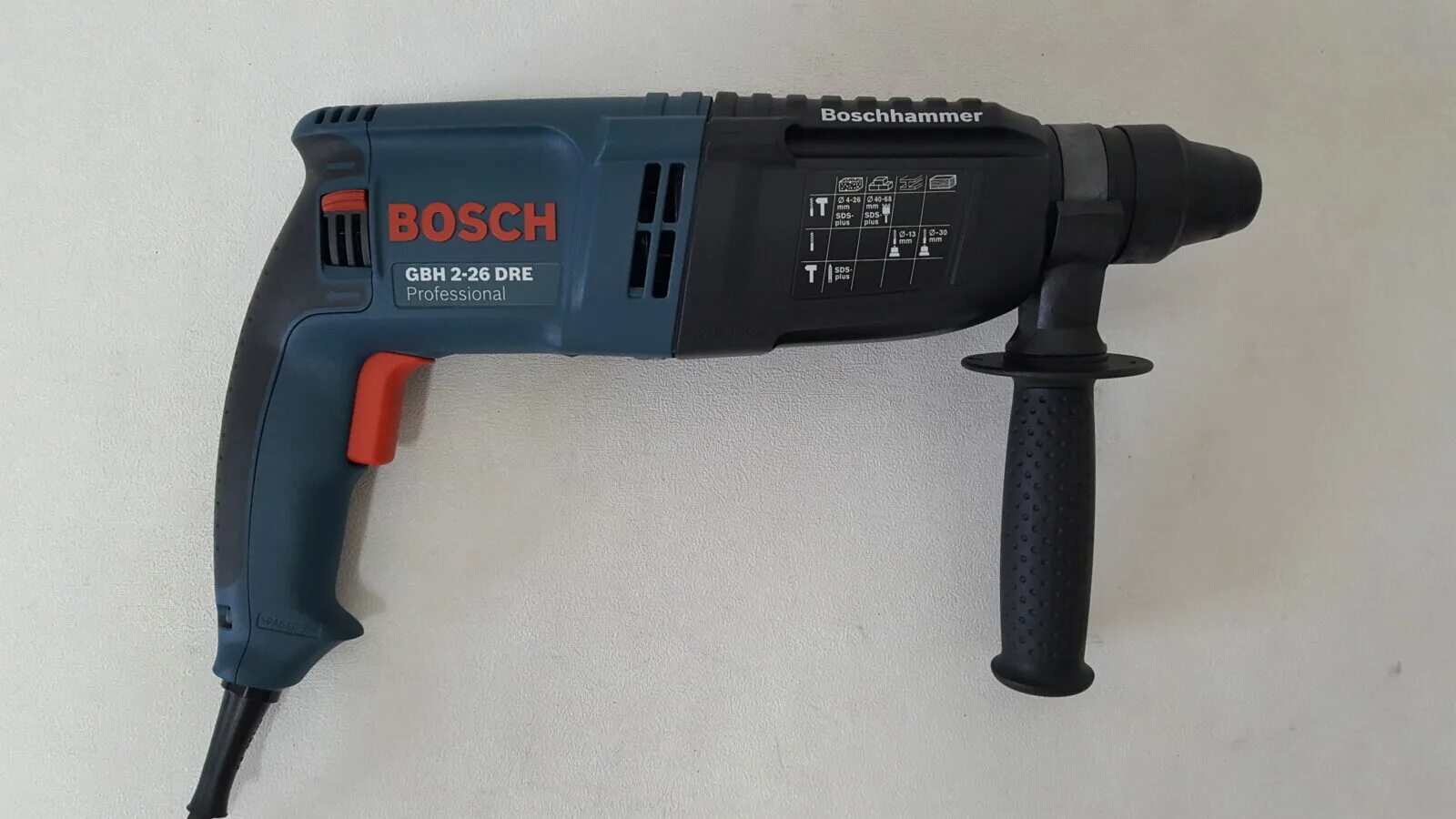 Перфоратор бош gbh 26. Перфоратор Bosch GBH 2-26. Перфоратор Bosch GBH 2-26 Dre professional. Перфоратор SDS Plus Bosch GBH 2-26 Dre. Перфоратор Bosch SDS- Plus GBH 2-26 Dre (800вт,3реж,2.7Дж,бетон 26/68мм) 2.7кг кейс.