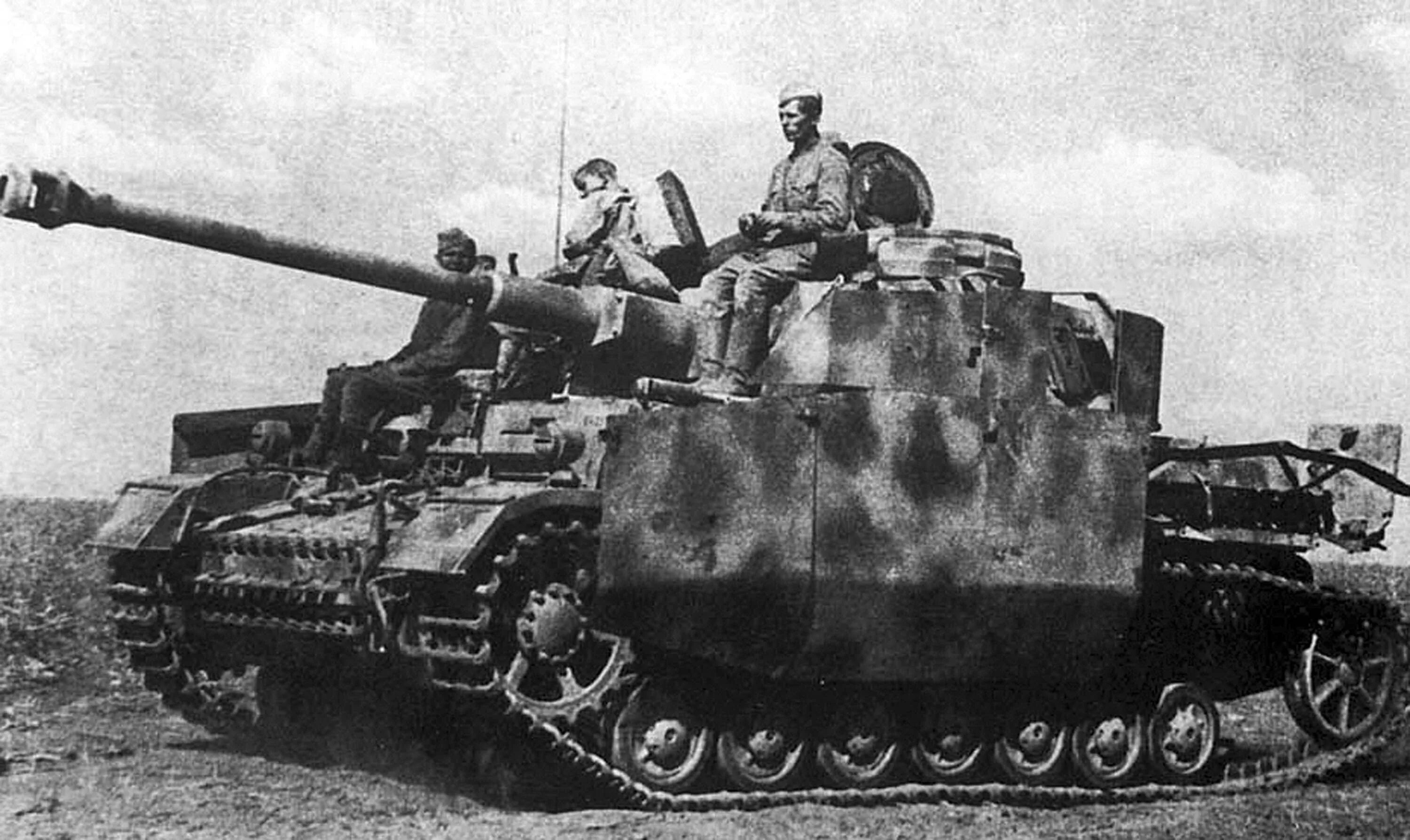 Трофейный танк т-4 в красной армии. PZKPFW IV Ausf h 622 на Курской дуге. Трофейные немецкие танки в красной армии. Трофейная техника ВОВ 1941-1945. Красные немецкие танки