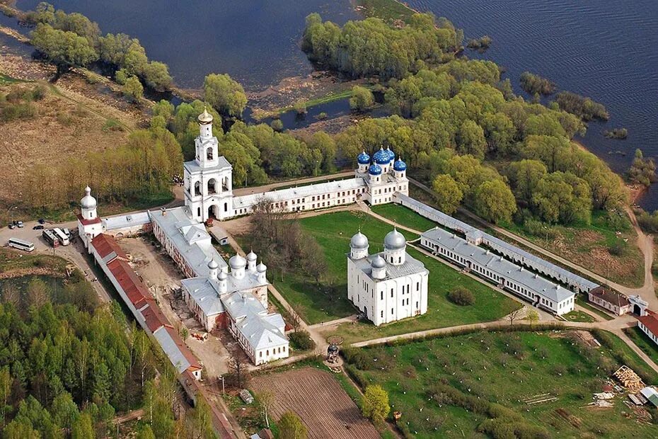 Свято-Юрьевский монастырь Великий Новгород. Юрьев монастырь Великий Новгород. Свято-Юрьев мужской монастырь в Великом Новгороде.