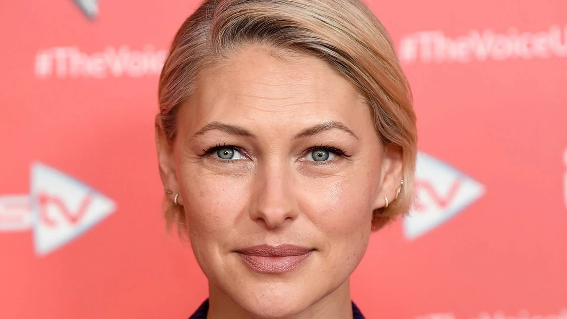 Emma again. Эмма Уиллис. Emma Willis.