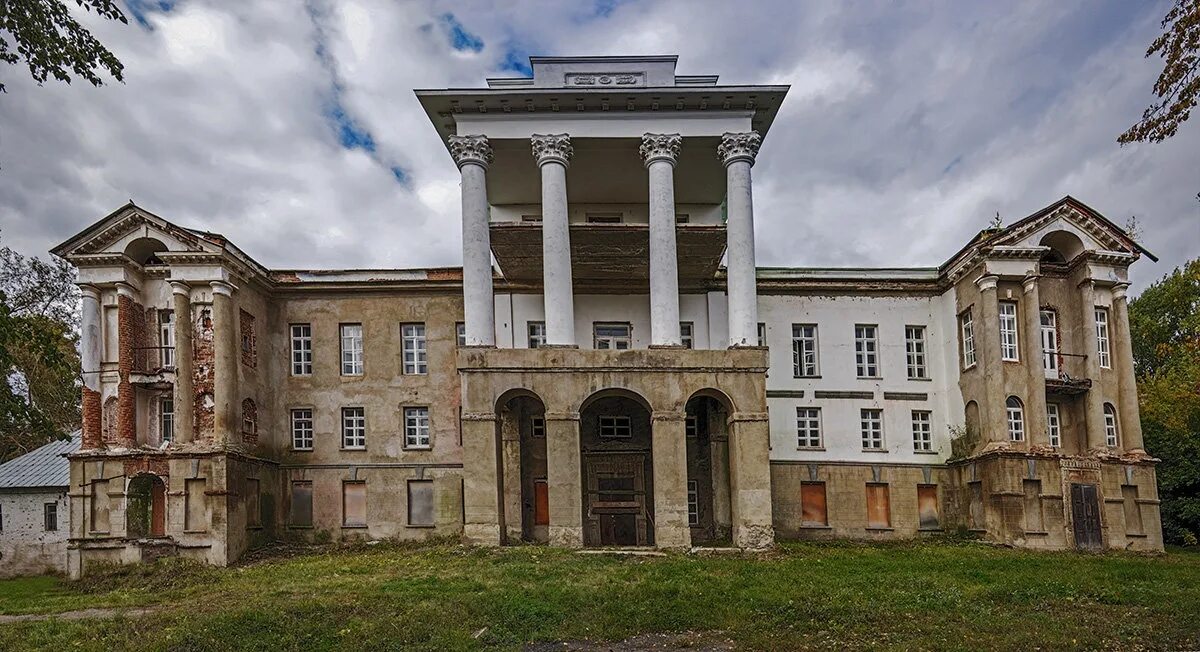 Усадьба демидовых белый дом челябинская область. Усадьба кыштым. Усадьба демидовых кыштым челябинская область. Демидовская усадьба кыштым. Демидовская усадьба кыш.