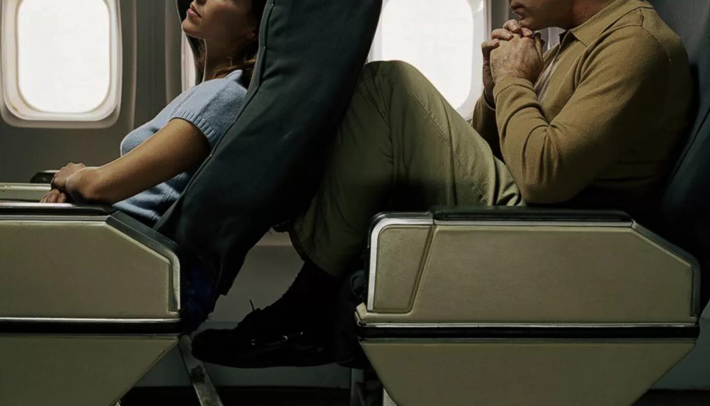 Сидеть на пассажирском сидении. Люди в самолете. Кресло "самолет". Самолет с пассажиром. Сижу в самолете.