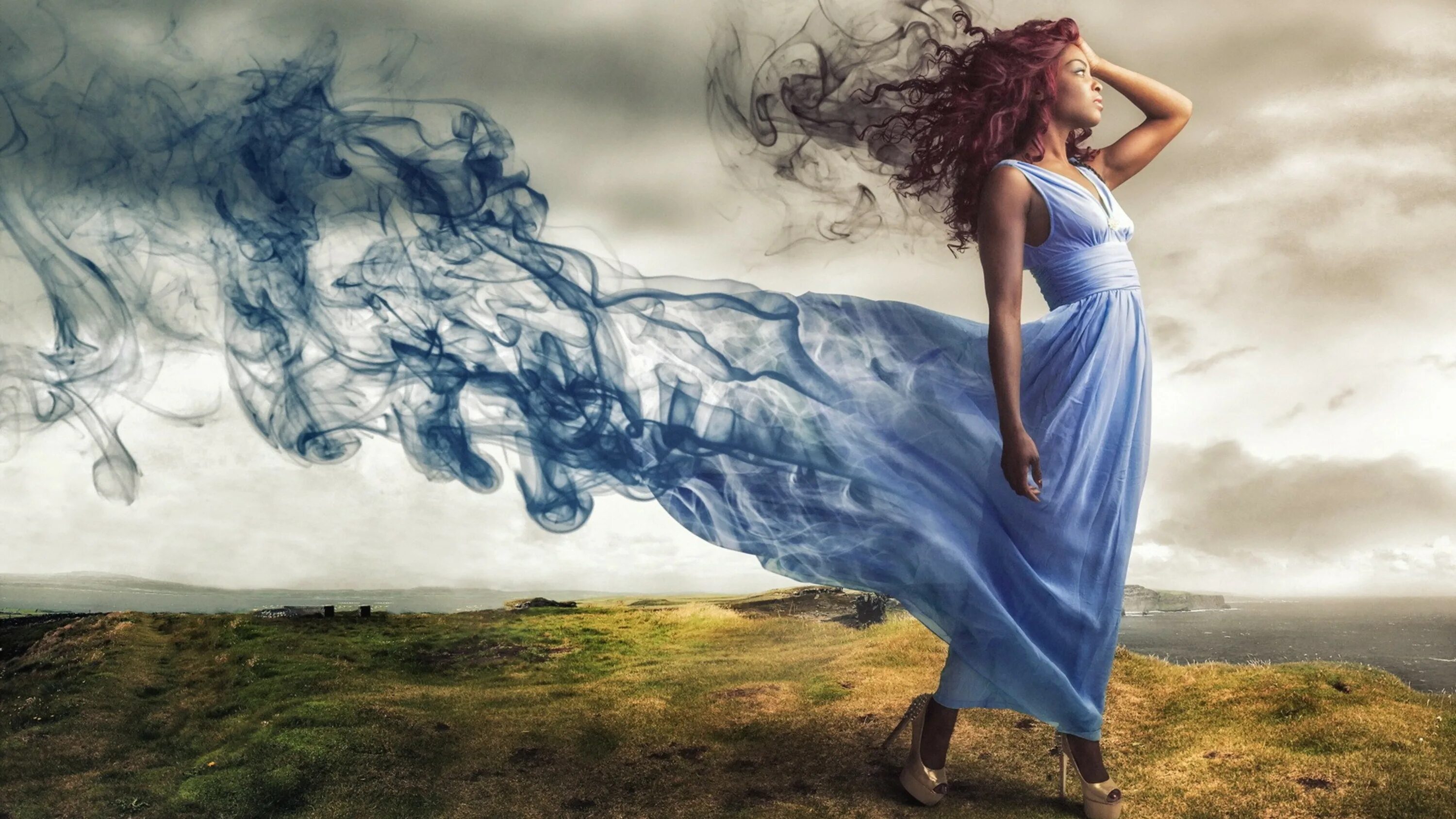 Шлейф воды. Развивающееся платье. Женщина на ветру. Девушка в развивающемся платье. Девушки стихии.