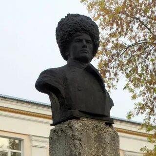 Памятники деятелей