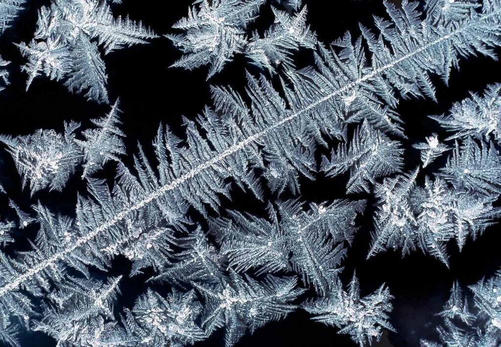 Звук заморозки. Заморозки на окне. Низкополигональные Кристаллы льда. Заморозки на окне HD. Заморозки на окнах рисунки.
