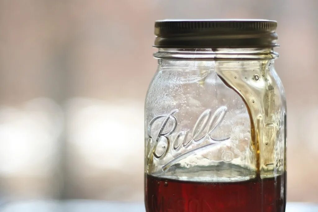 Ar1345. К чему снятся пустые банки стеклянные. Маленькая баночка с крышкой. Glass jar white background. Банка стеклянная.