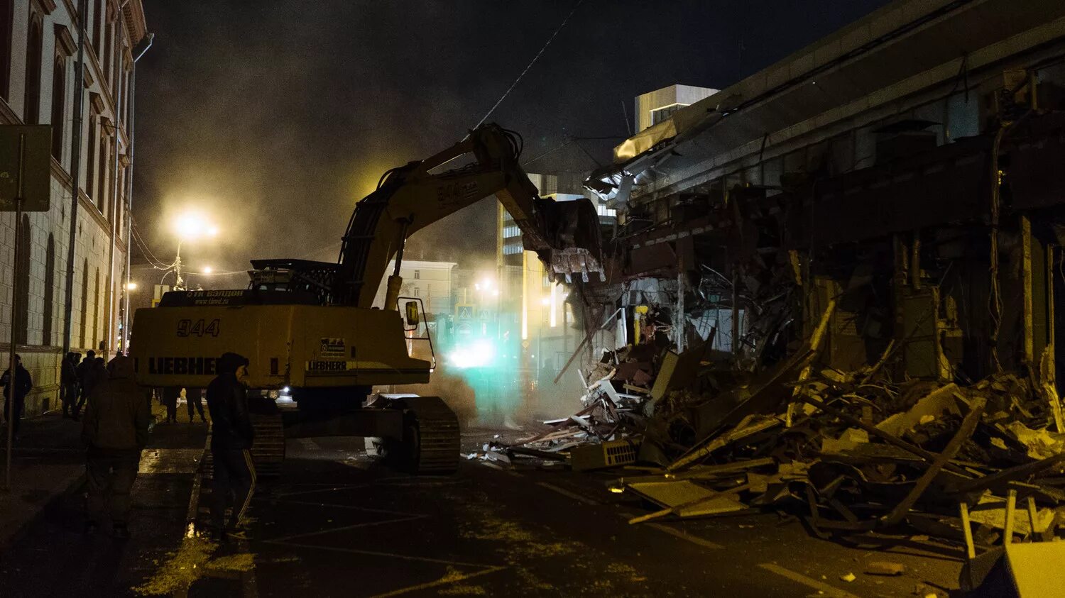 Снос москва 1999. Снос павильонов. Демонтаж павильонов. Ночь ковшей москва. Демонтаж павильонов.