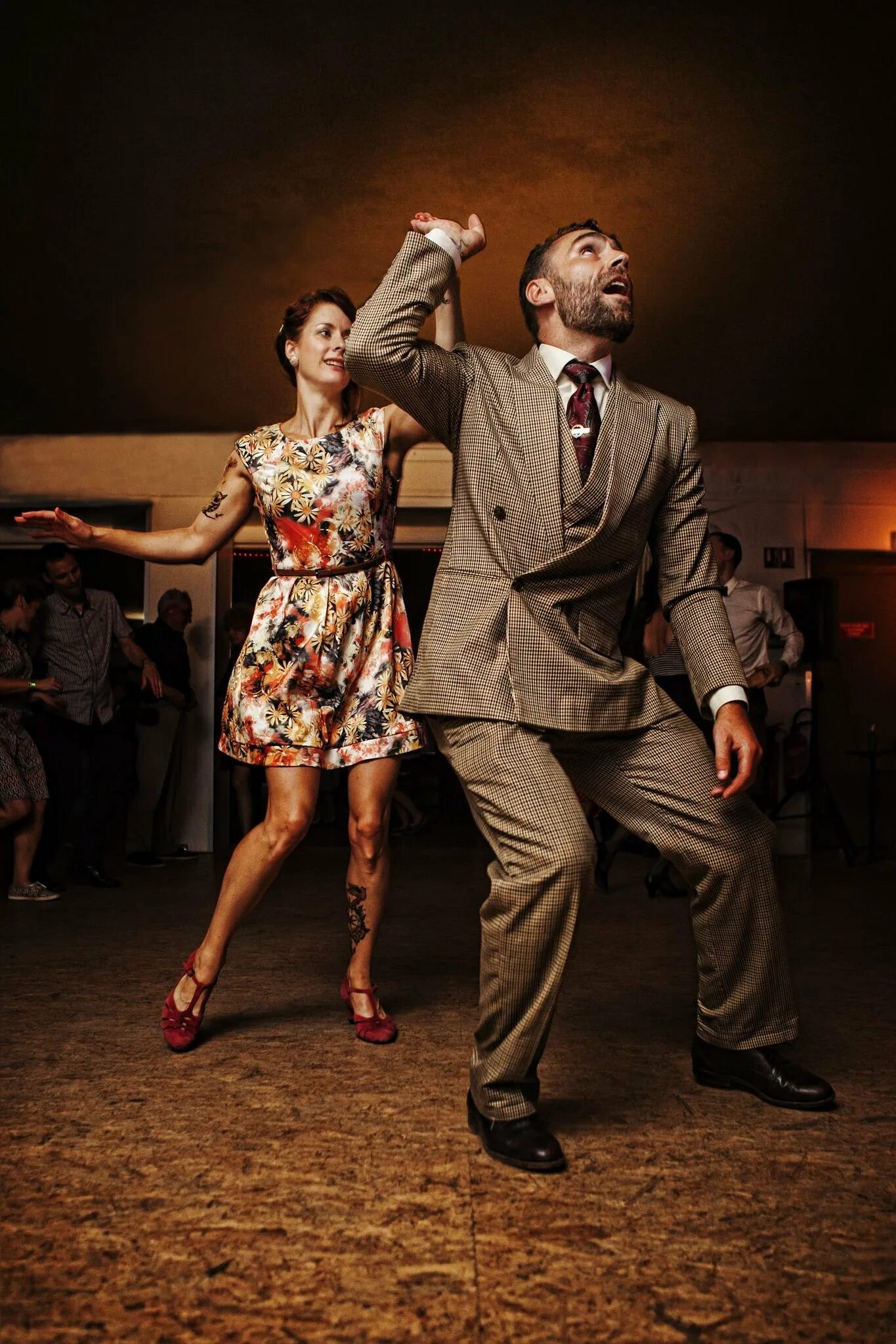 Танец линди-хоп (lindy hop). Линди хоп свинг. Линди хоп. Танцы в стиле свинг. Свинг, буги, линди.