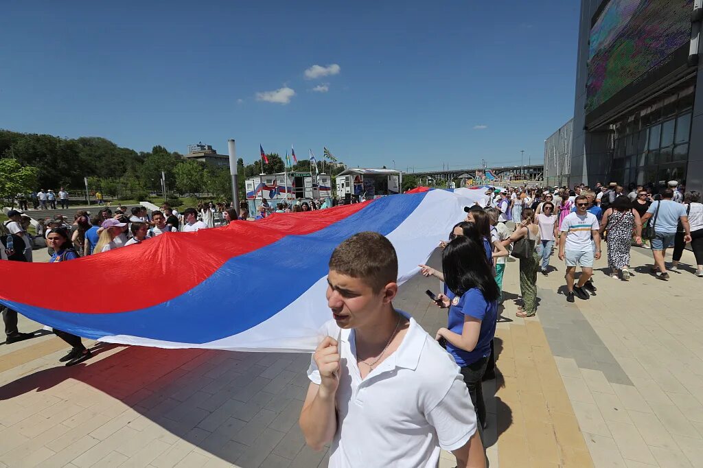 Новости про день россии. День России фотографии. Празднование 12 июня в Волгограде , мероприятия. Российский Триколор. С днём России 12 июня.